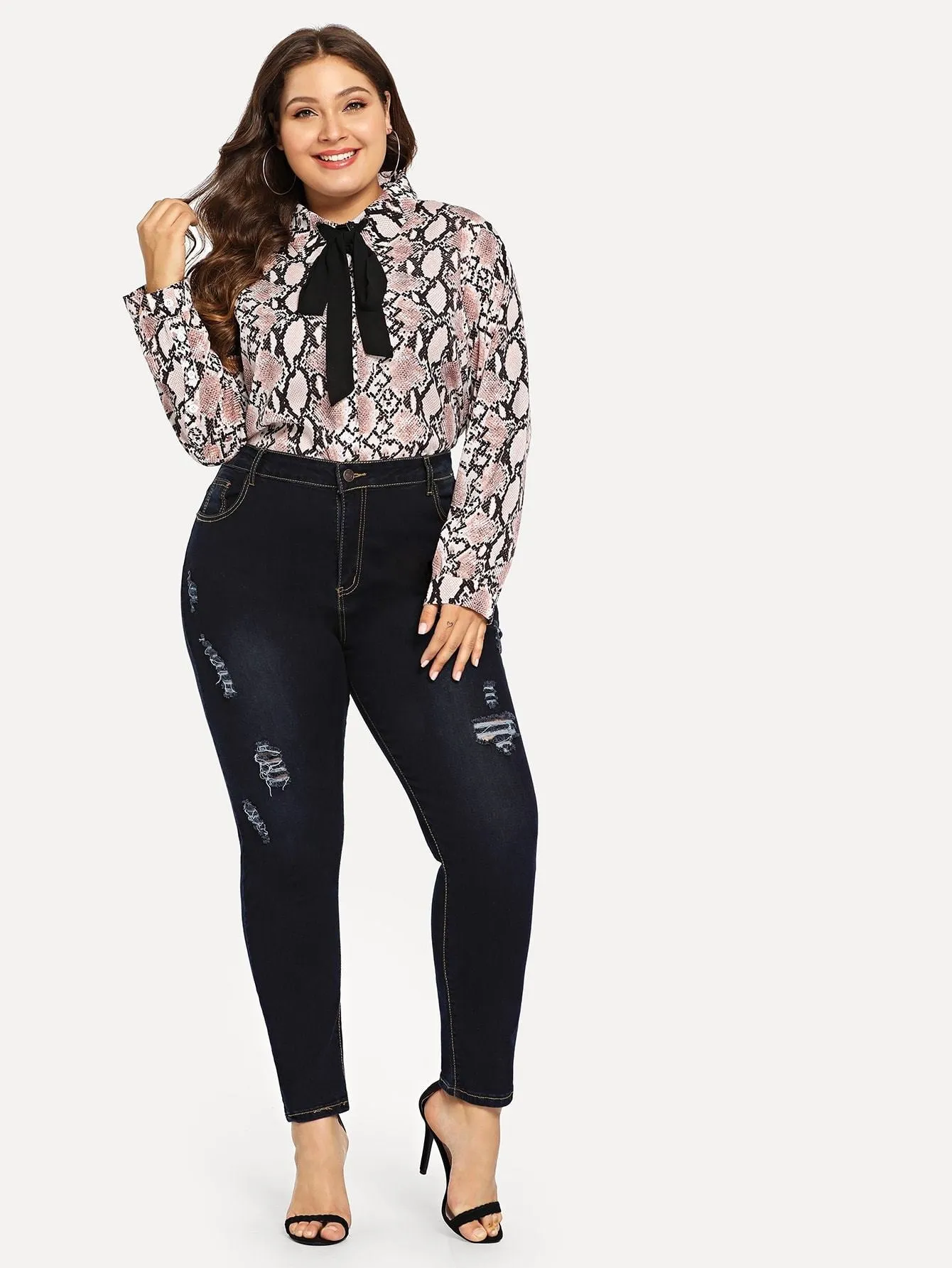 SHEIN Plus Dark Wash Ripped Jeans